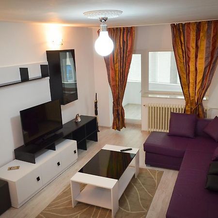 Dracula Adventure Tours Accommodation Букурещ Екстериор снимка