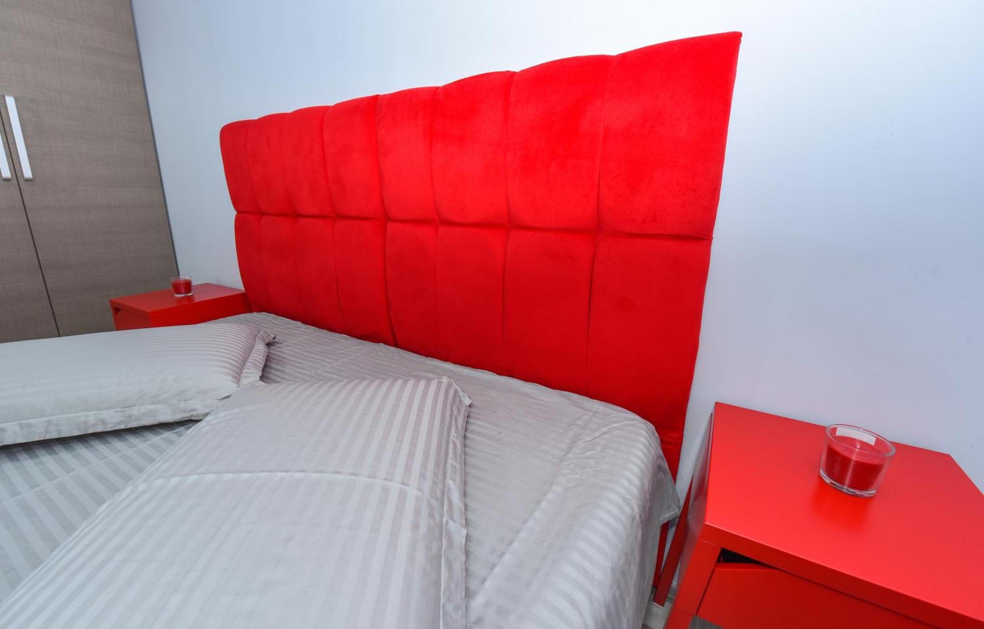 Dracula Adventure Tours Accommodation Букурещ Екстериор снимка