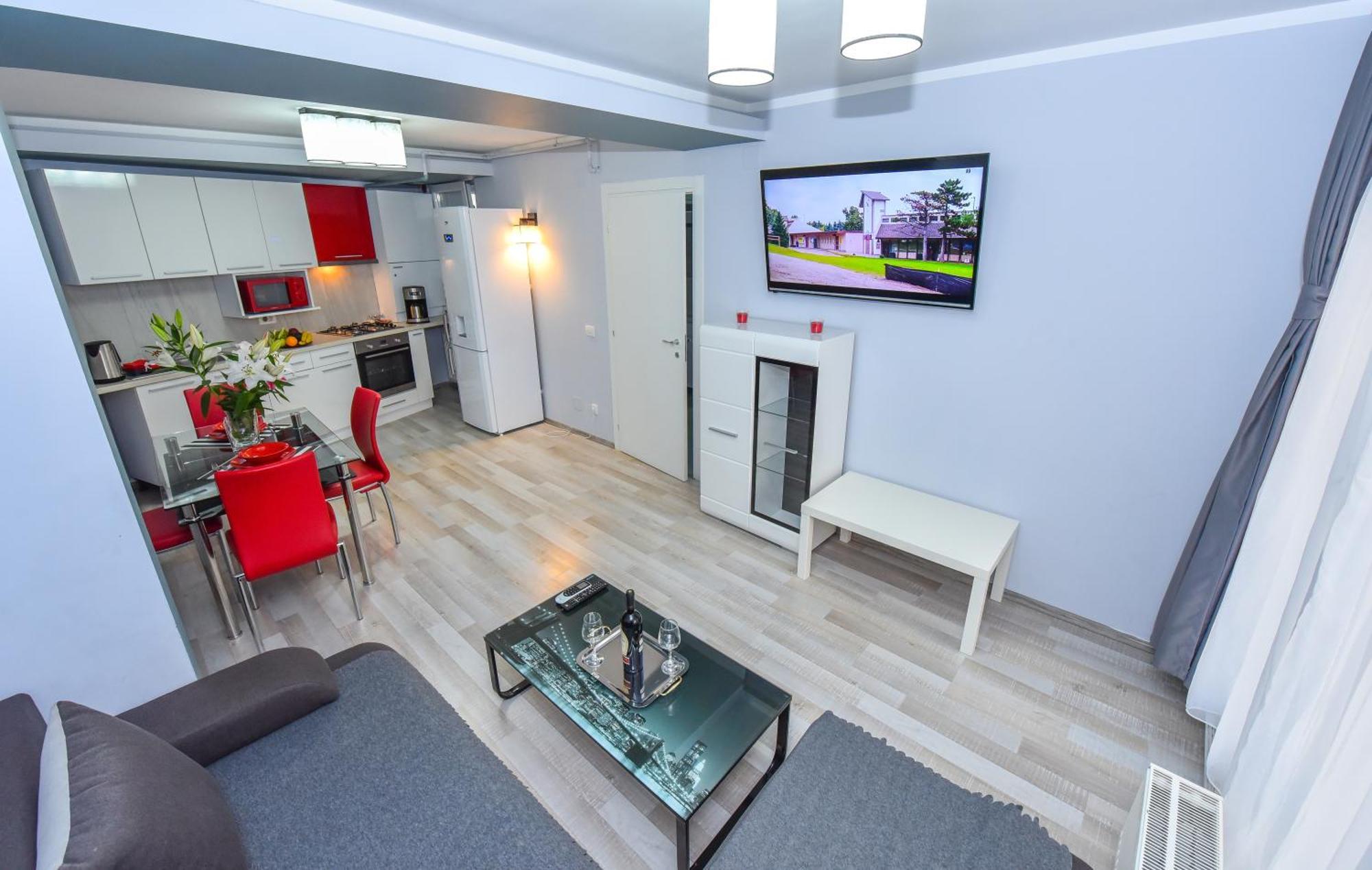 Dracula Adventure Tours Accommodation Букурещ Екстериор снимка