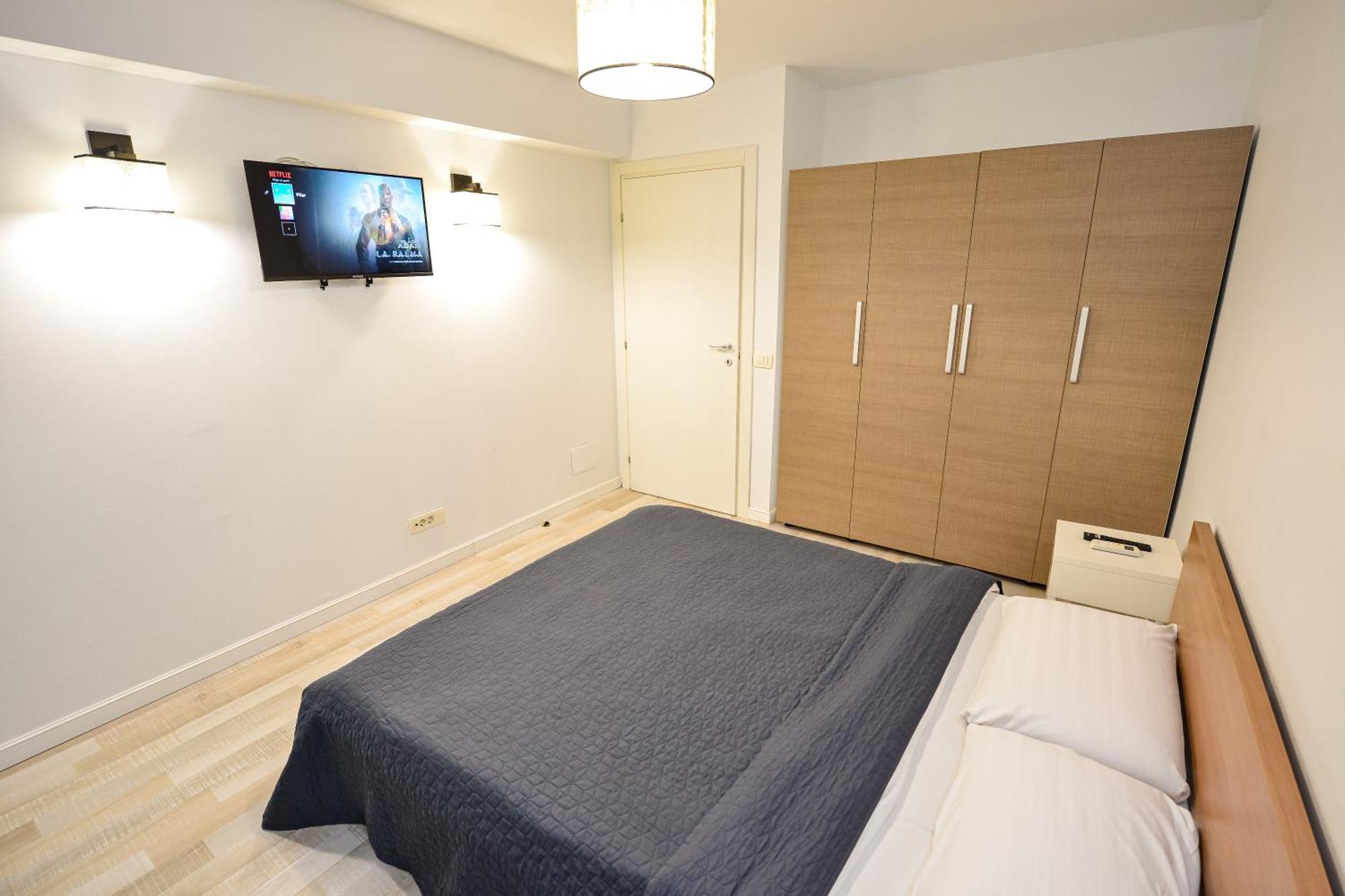 Dracula Adventure Tours Accommodation Букурещ Екстериор снимка