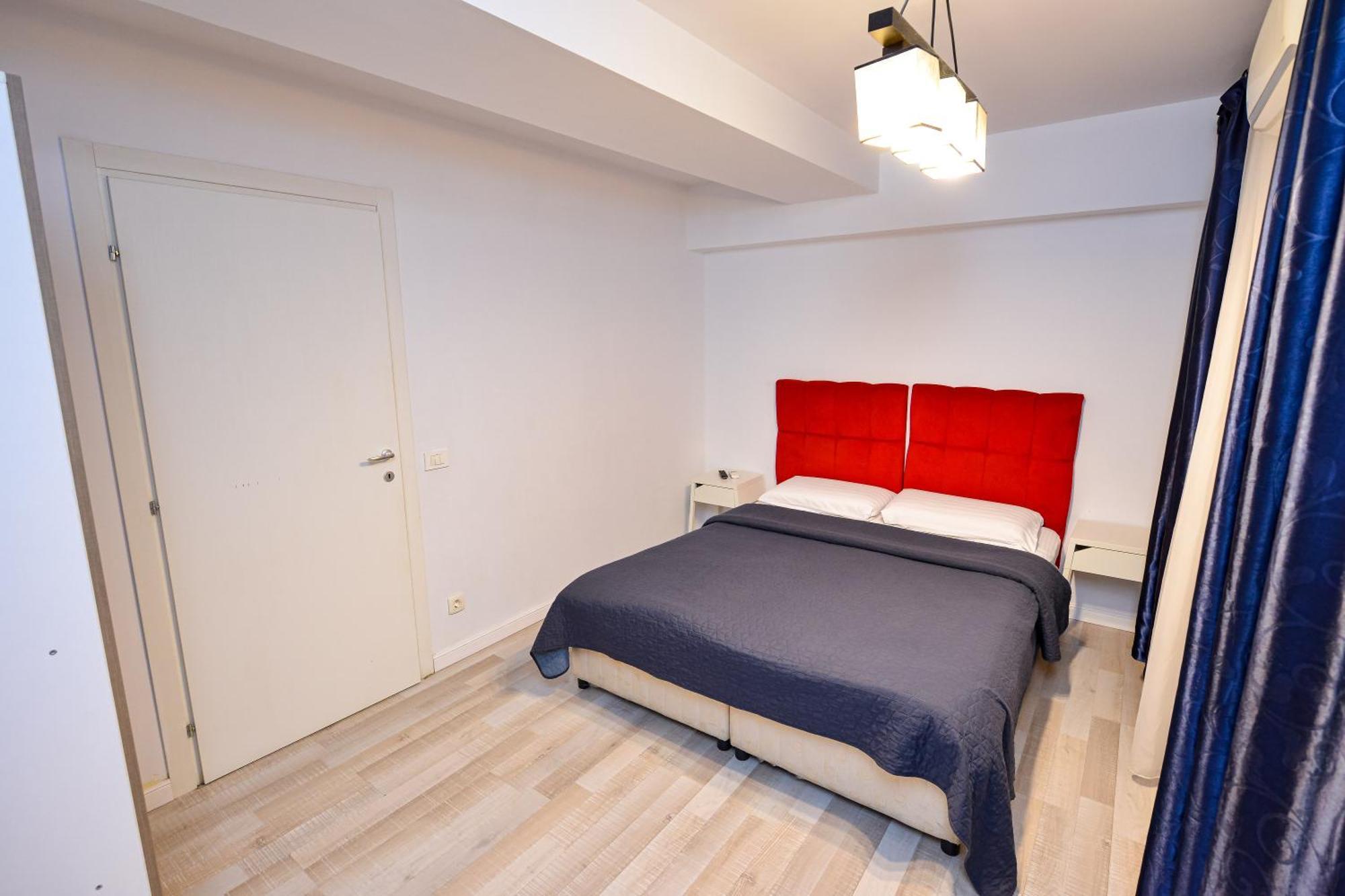 Dracula Adventure Tours Accommodation Букурещ Екстериор снимка