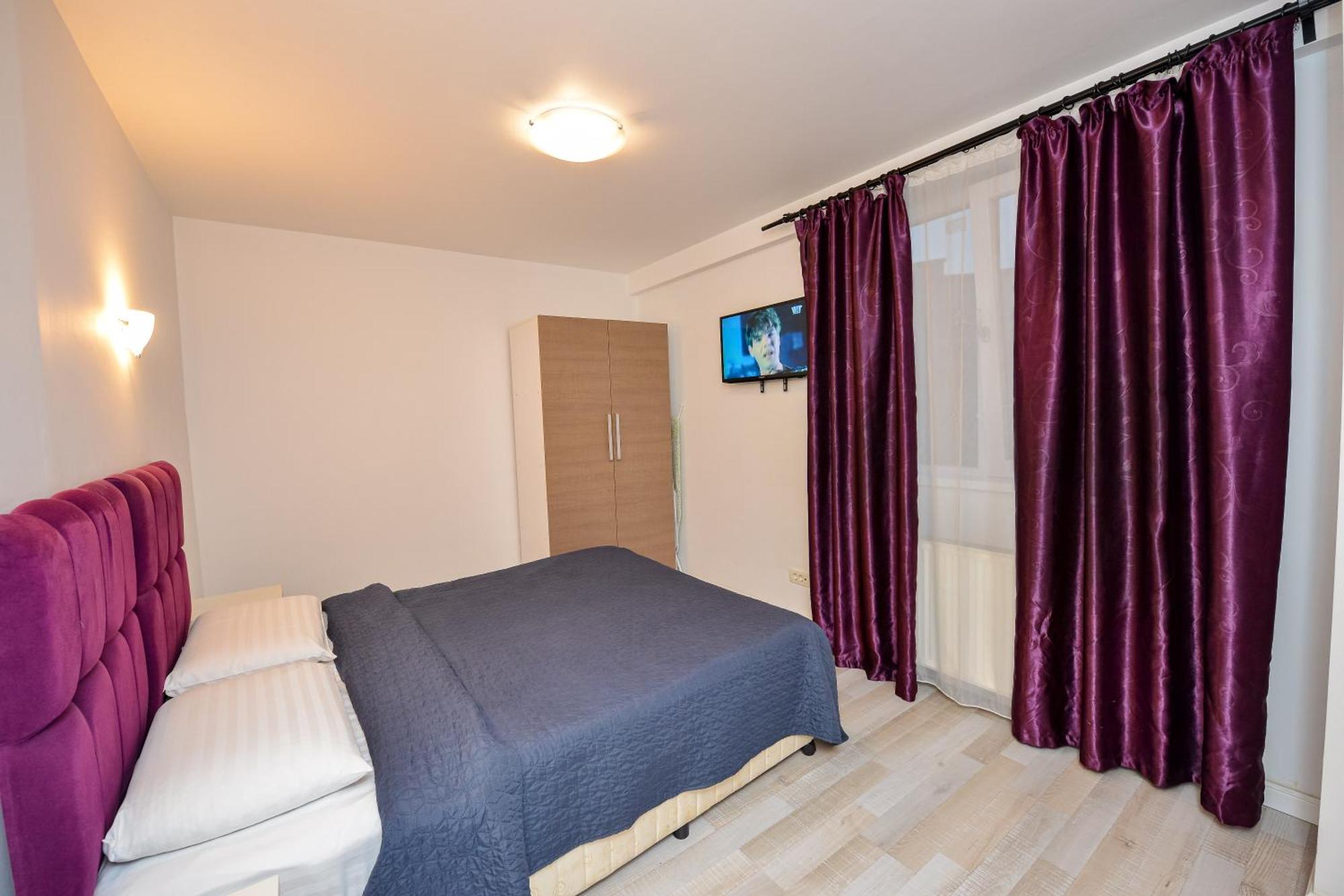 Dracula Adventure Tours Accommodation Букурещ Екстериор снимка