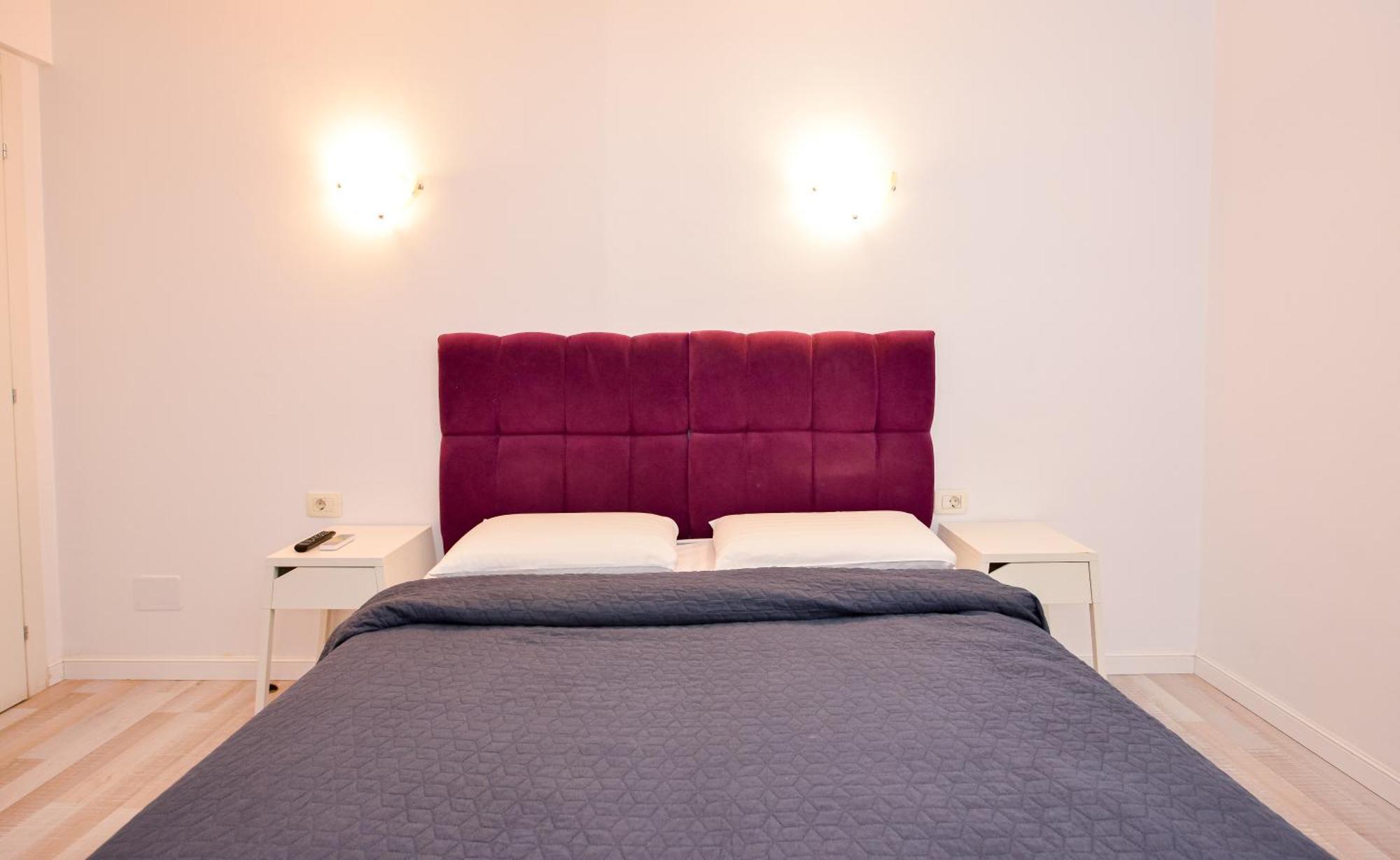 Dracula Adventure Tours Accommodation Букурещ Екстериор снимка