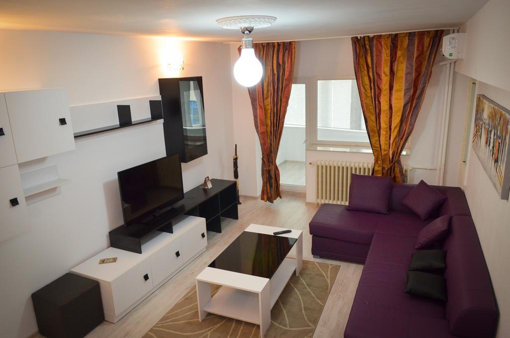 Dracula Adventure Tours Accommodation Букурещ Екстериор снимка
